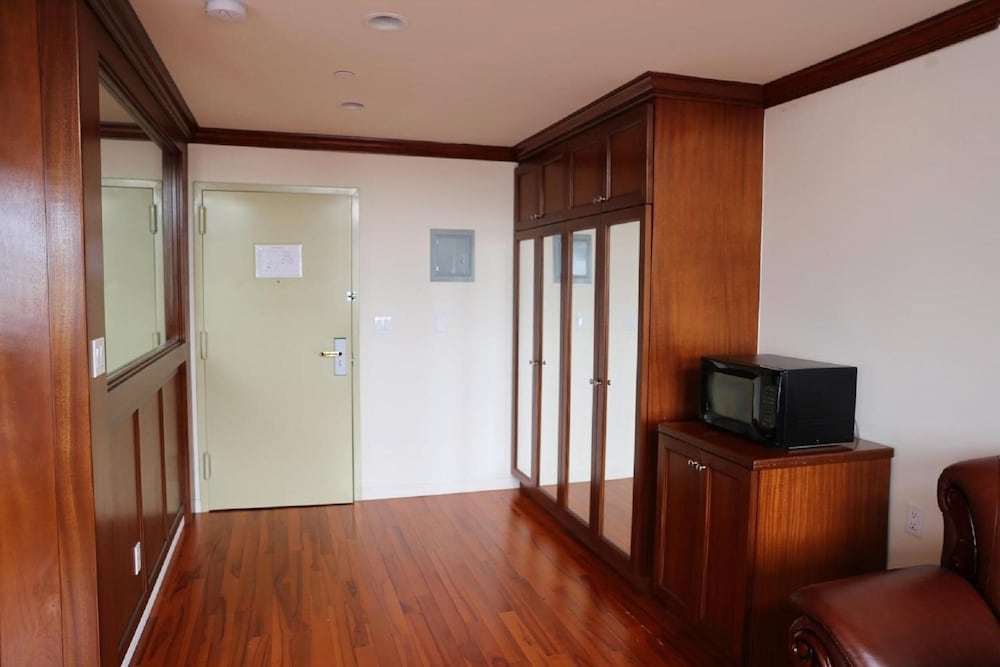 Фото Phoenix Hotel