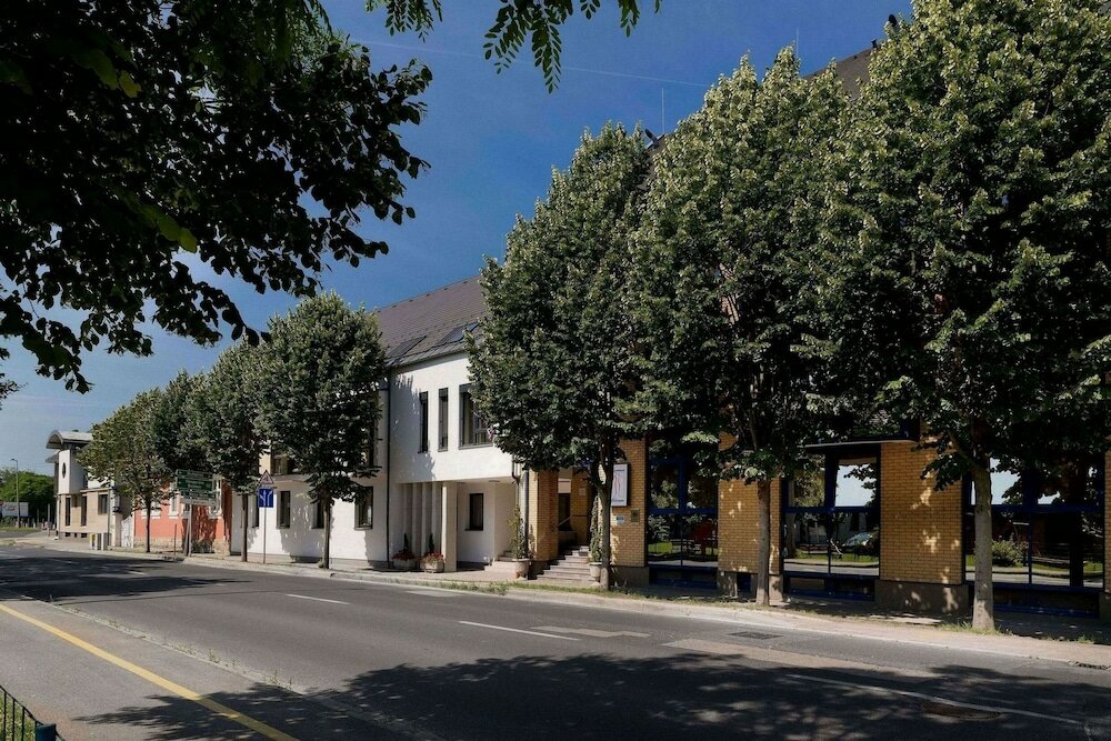 Фото Hotel Kalvaria