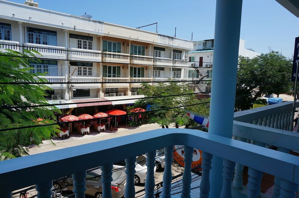 Фото отеля 1