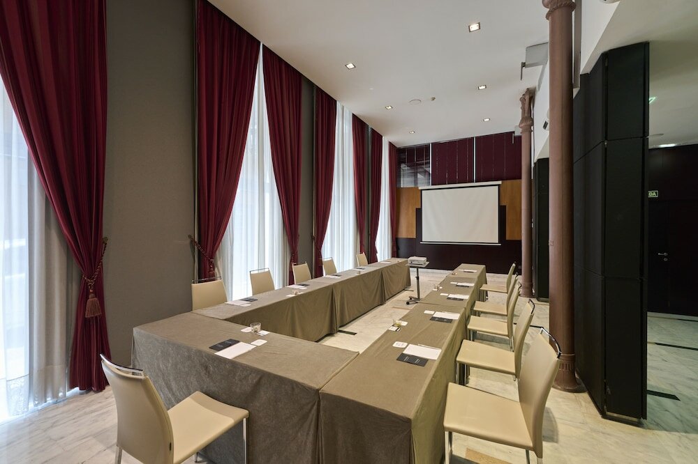 Фото Catalonia El Pilar