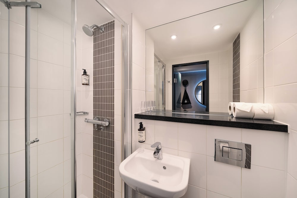 Фото Point A Hotel - Westminster, London