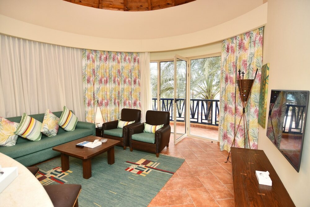 Фото Carols Beau Rivage Hotel