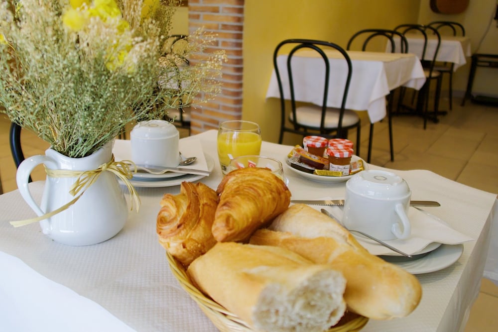 Фото Modern Hotel