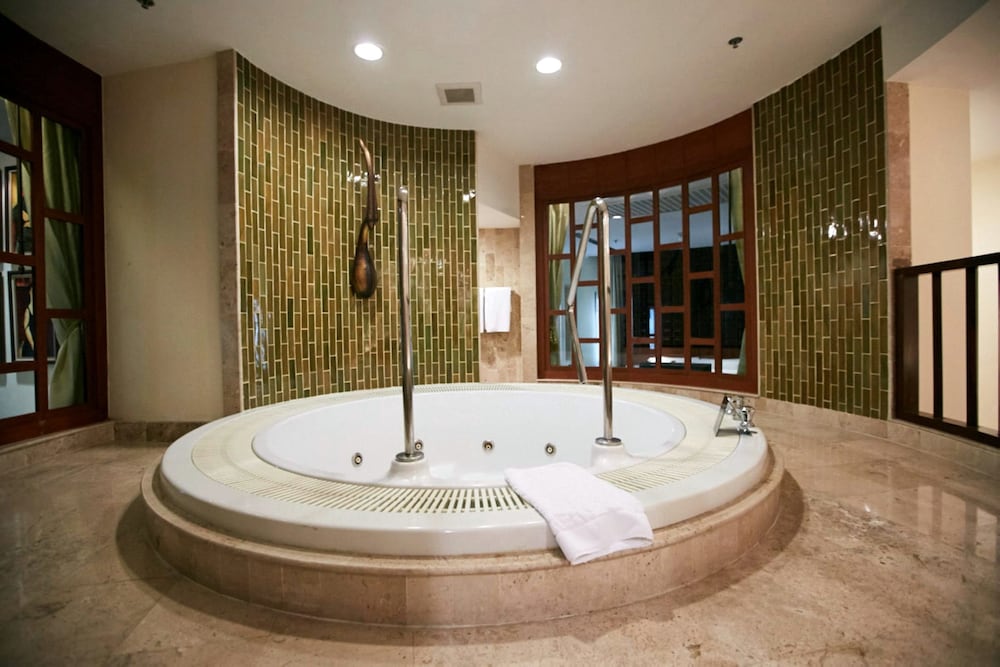 Фото The Davis Bangkok Hotel