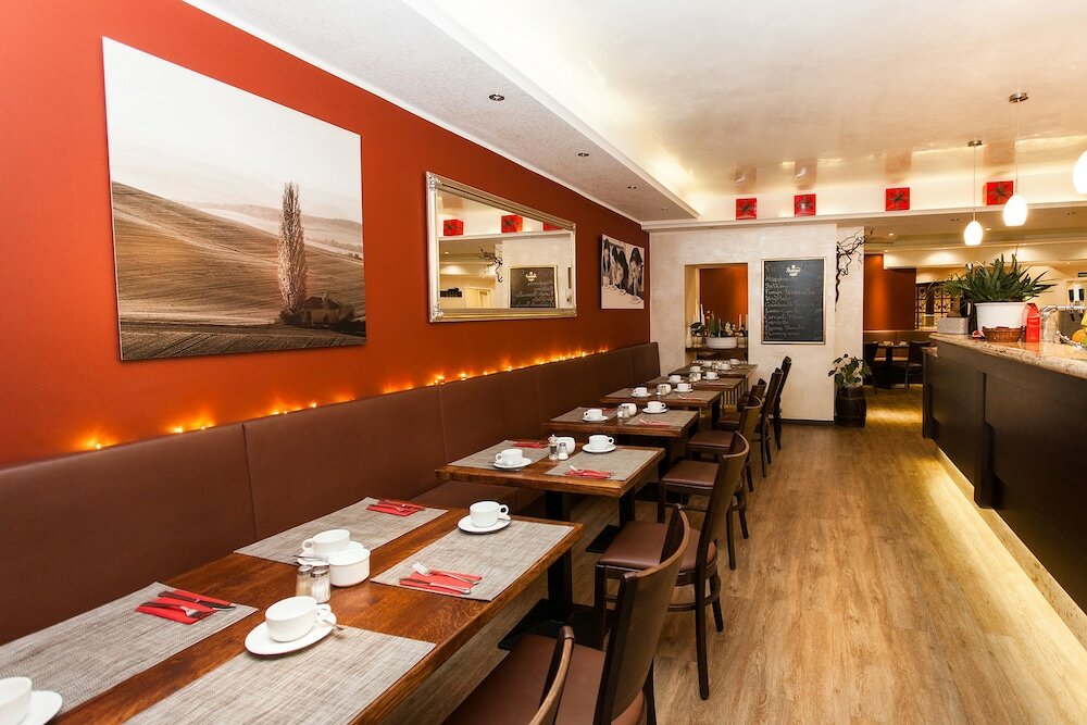 Фото Boutique 003 Koln am Dom