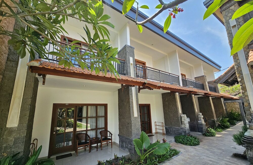 Фото Satriya Cottages