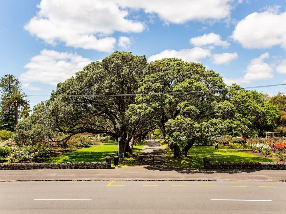 Фото Auckland Rose Park Hotel