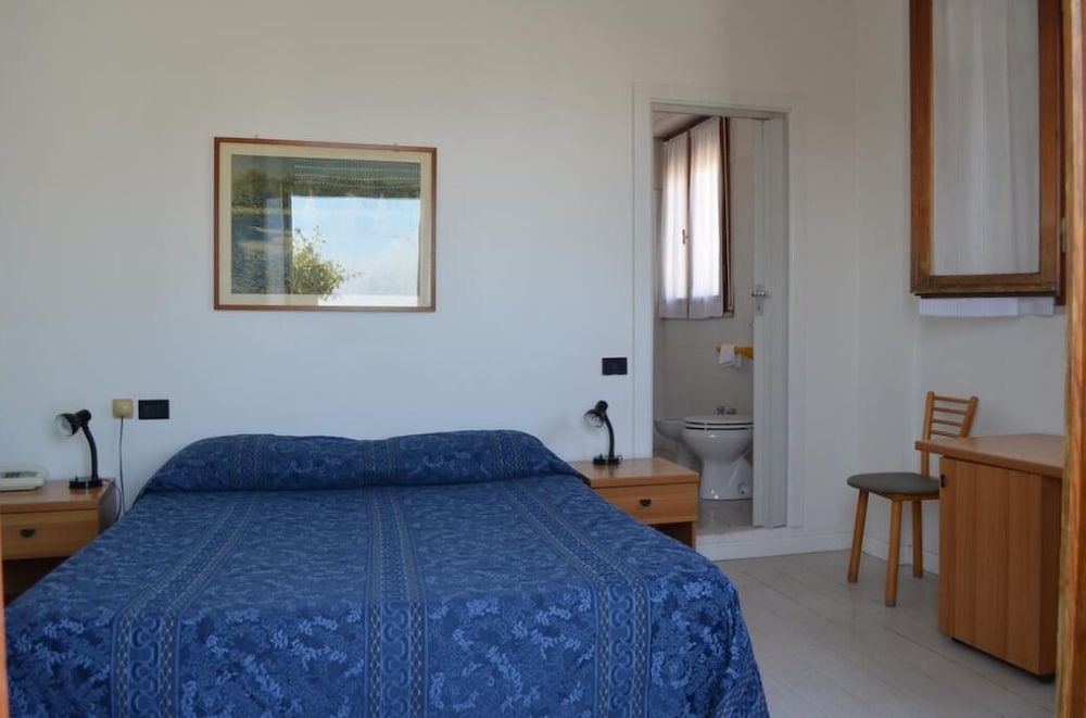 Фото Hotel Capitol