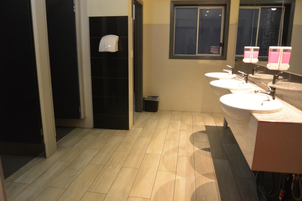 Фото City Edge on Elizabeth