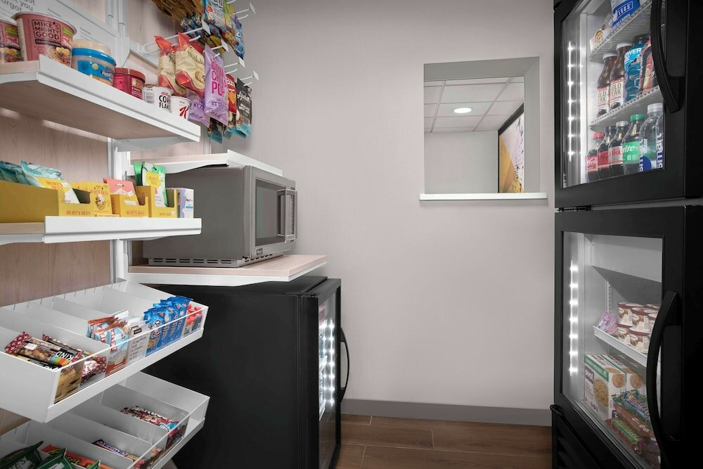 Фото Comfort Inn & Suites Airport