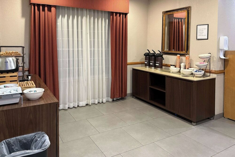 Фото Country Inn & Suites by Radisson, Elgin, Il