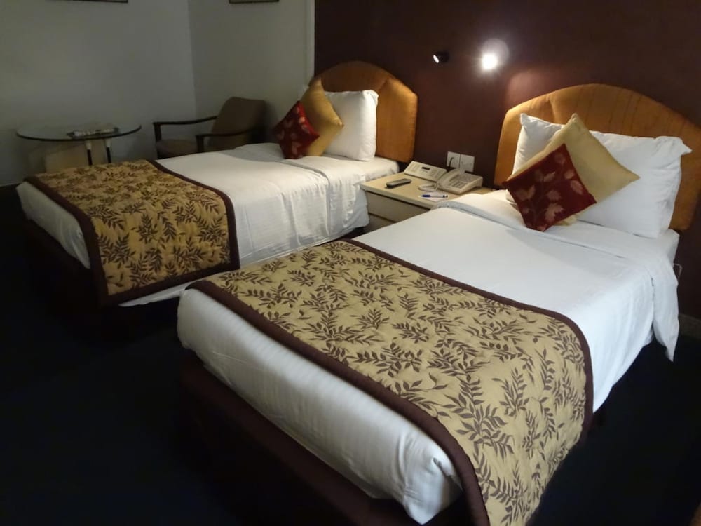 Фото Hotel Kohinoor Continental, Airport