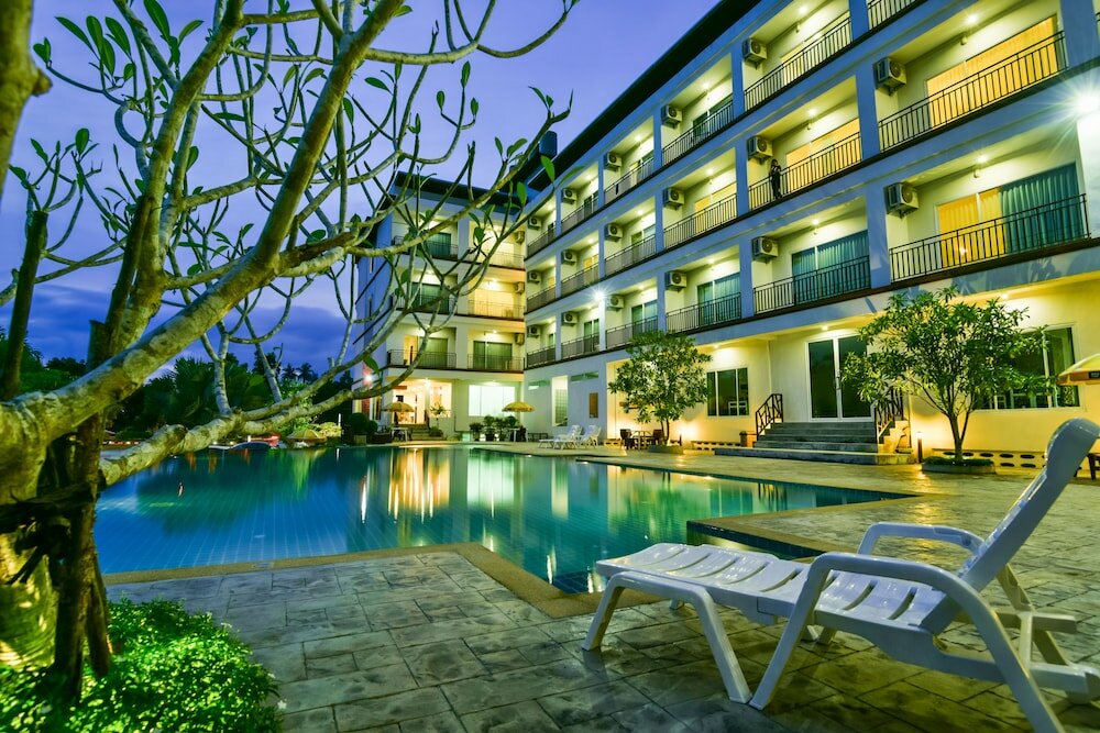 Фото Southgate Residence Hotel