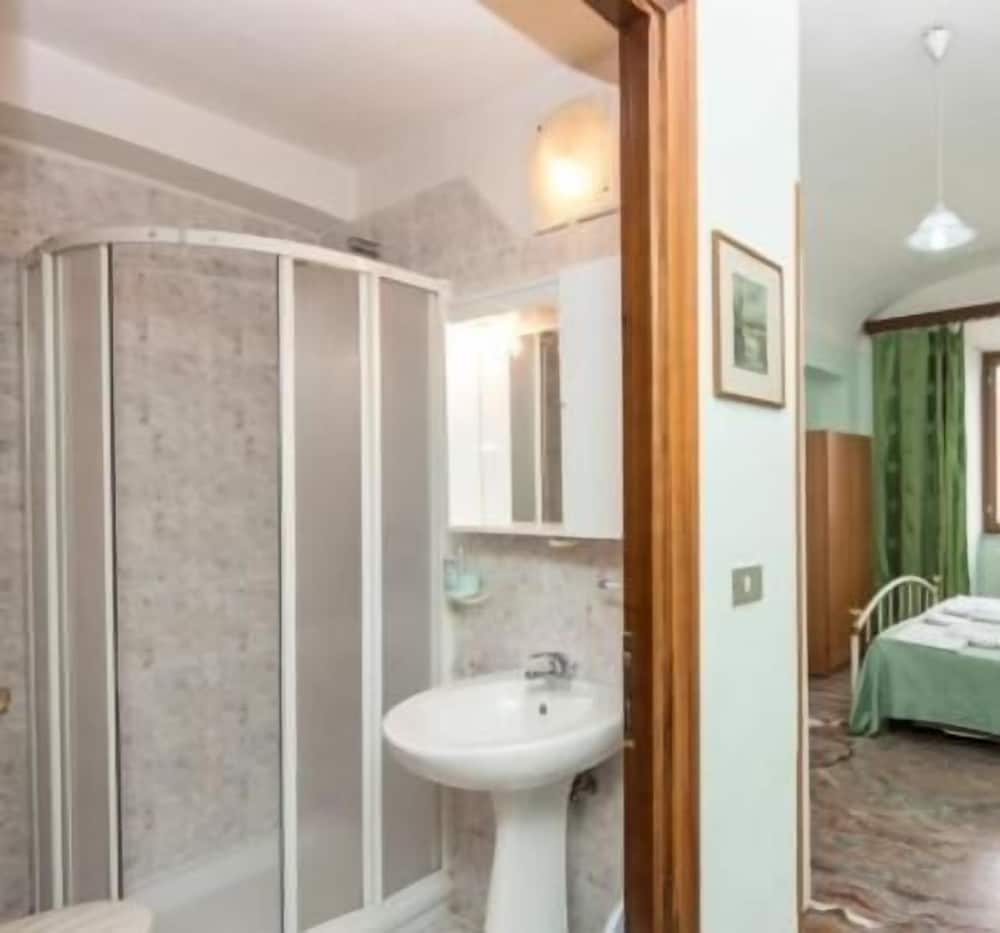 Фото Vatican Rooms Guest House