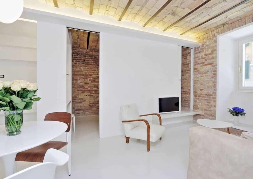 Фото Charming flat near Colosseum