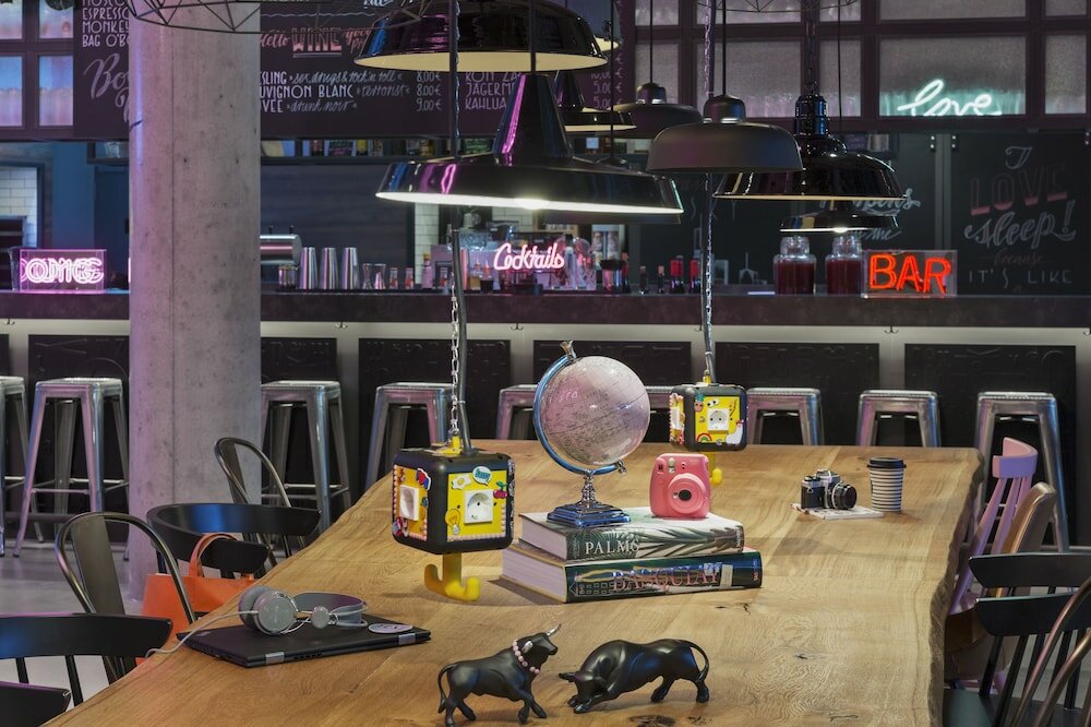 Фото Moxy Frankfurt City Center