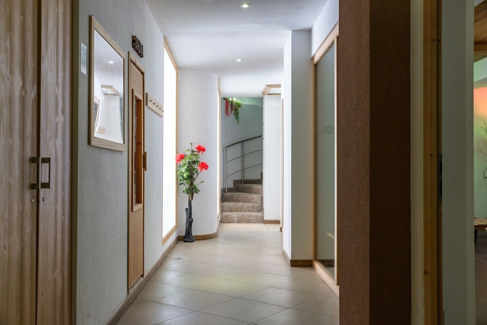 Фото Hotel Alpine Mugon