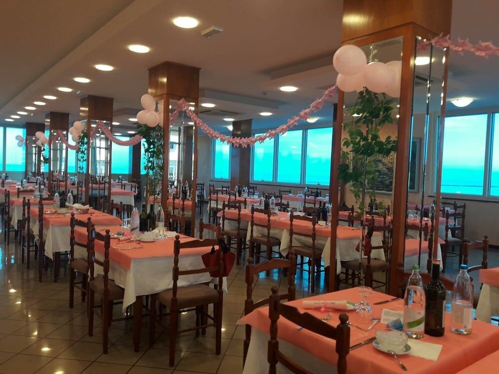 Фото Hotel Majestic Pesaro