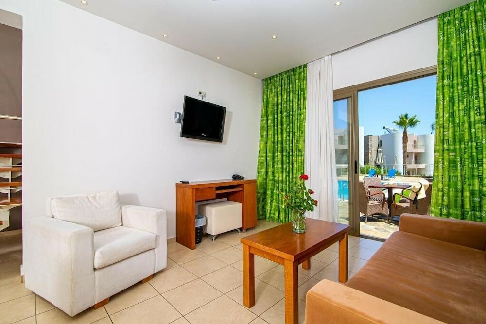 Фото Royal Heights Resort Villas & SPA