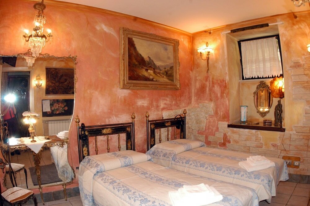 Фото Hospitales del Pellegrino Trastevere