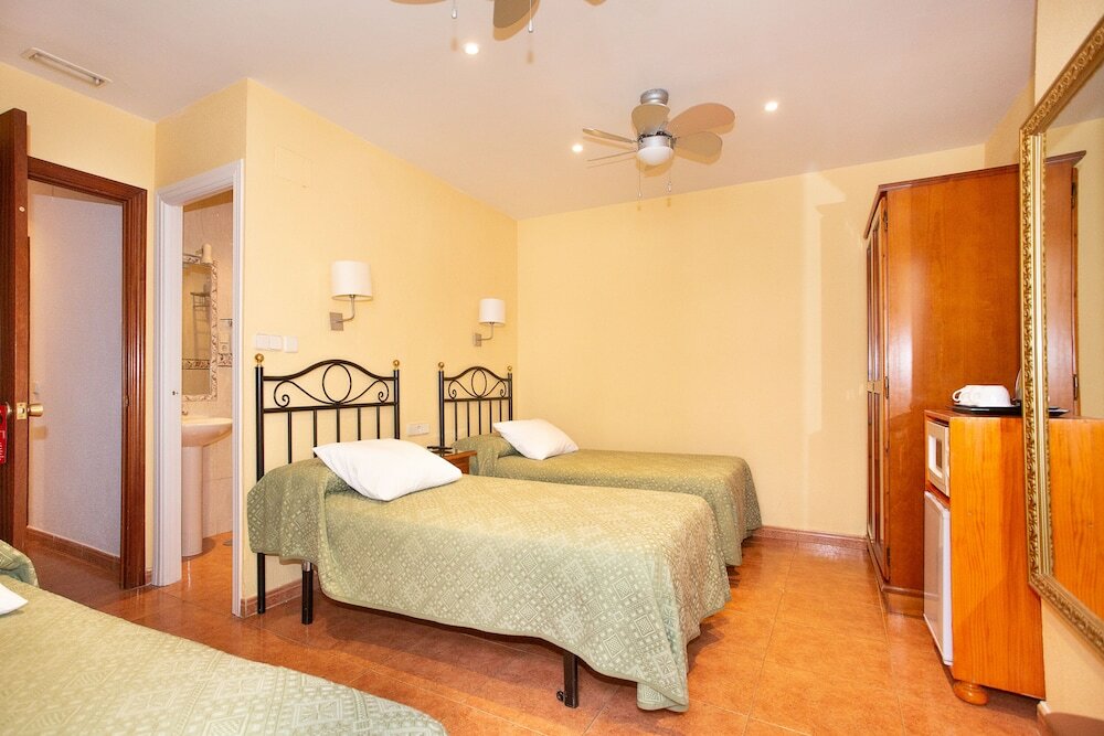 Фото Hostal Los Alpes