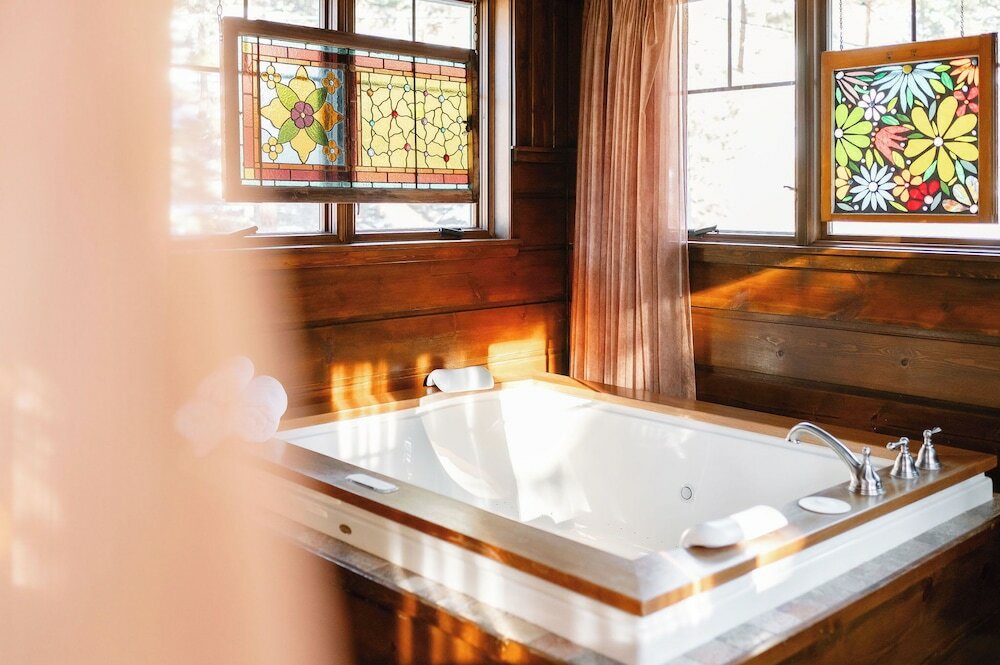 Фото Highland Haven Creekside Inn