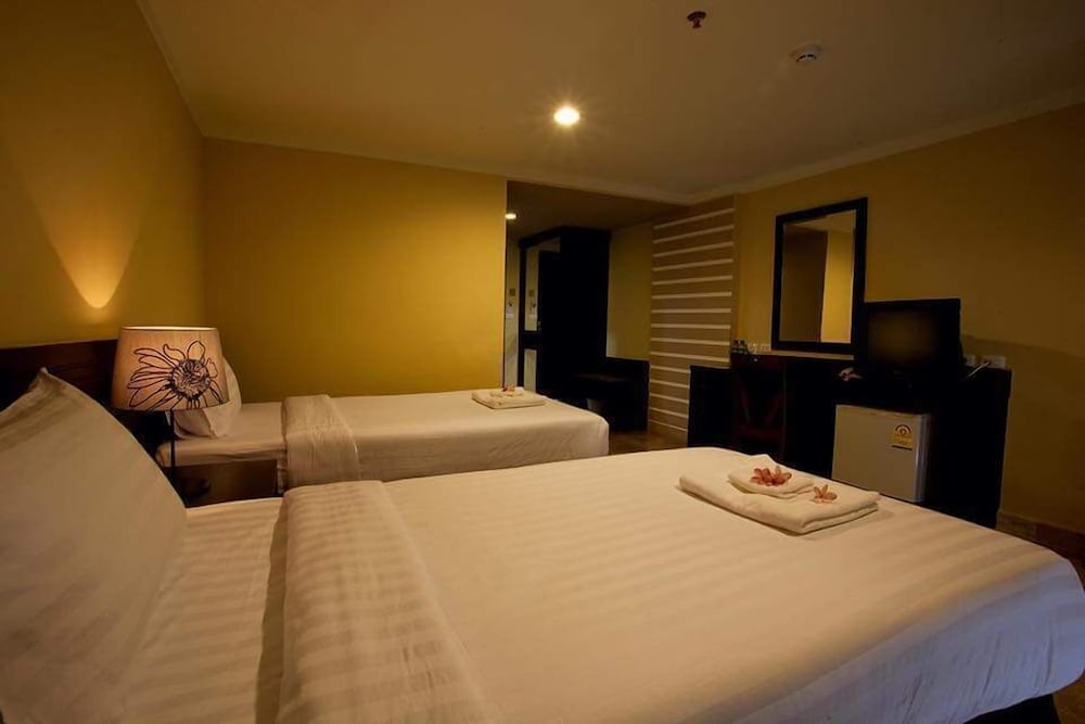 Фото J & Y Lodge Hotel