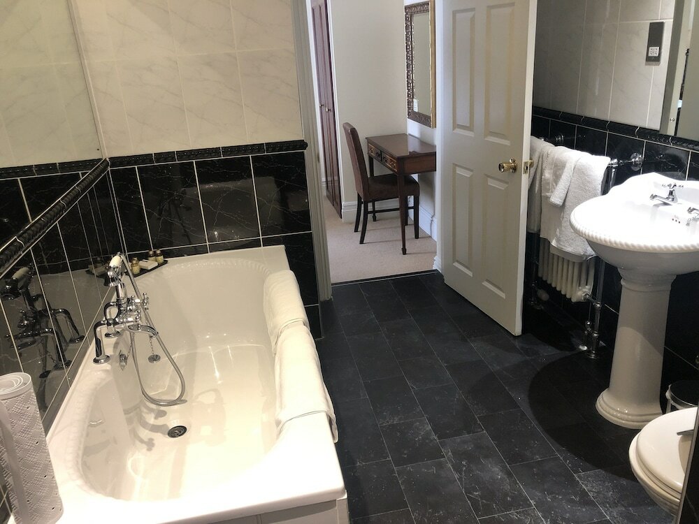 Фото The Dower House Hotel