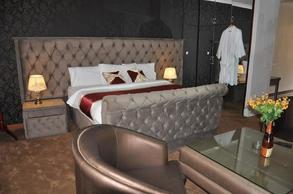 Фото Elite Suites Hotel