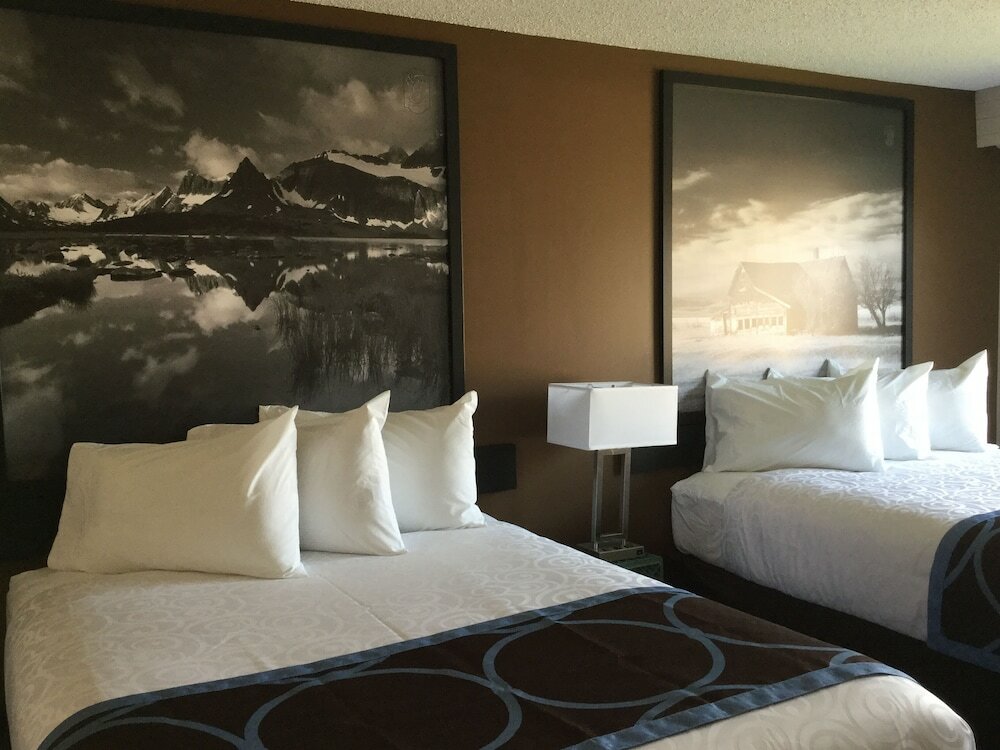 Фото Super 8 by Wyndham Spruce Grove