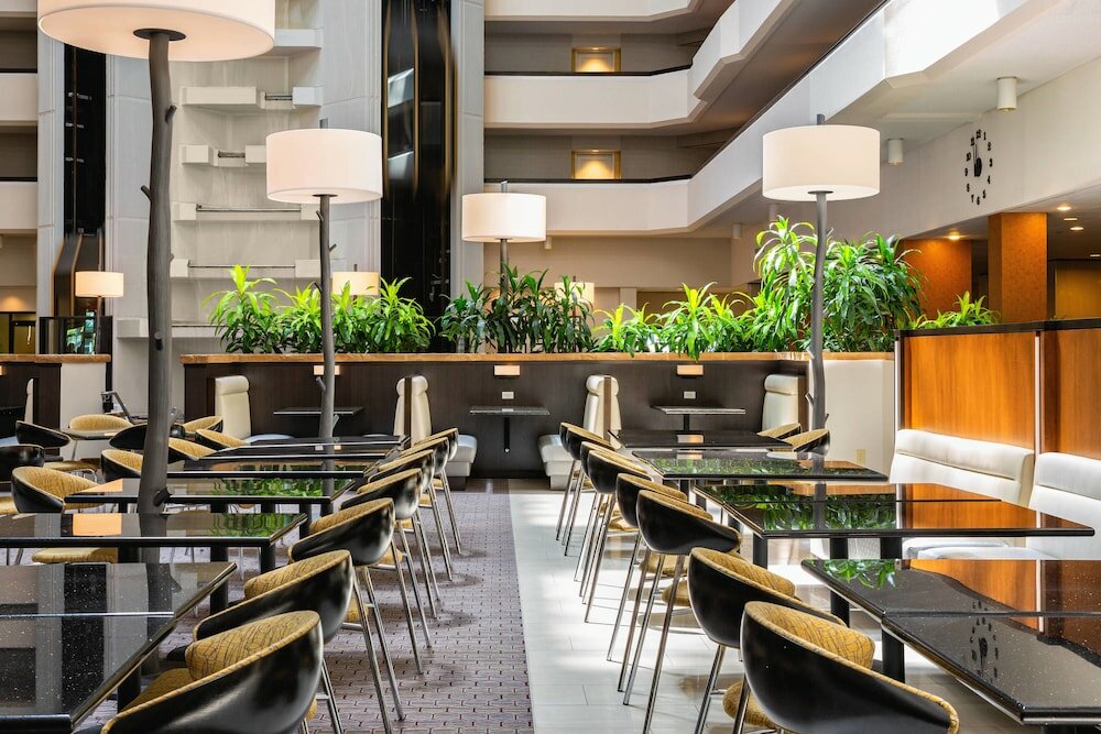 Фото Sheraton West Des Moines Hotel