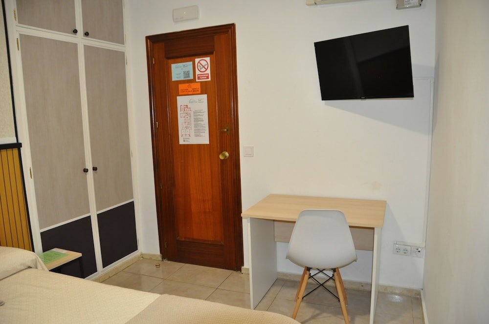 Фото Hostal Ramón y Cajal