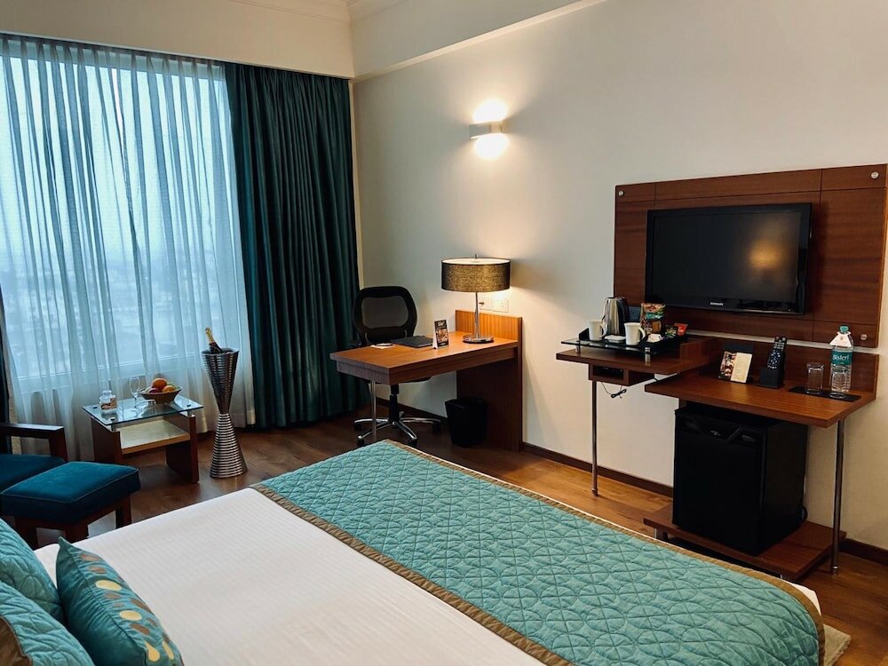 Фото The Landmark Hotel