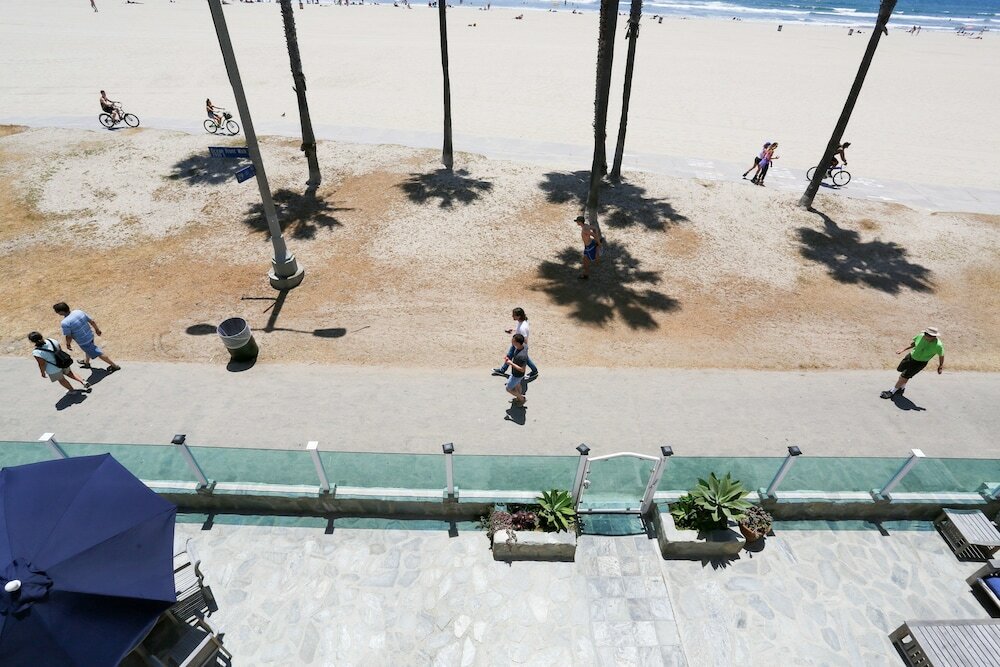 Фото Venice on the Beach Hotel