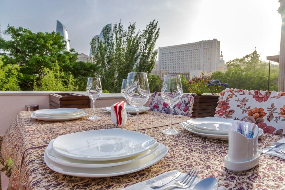 Фото Premier Old Gates Hotel