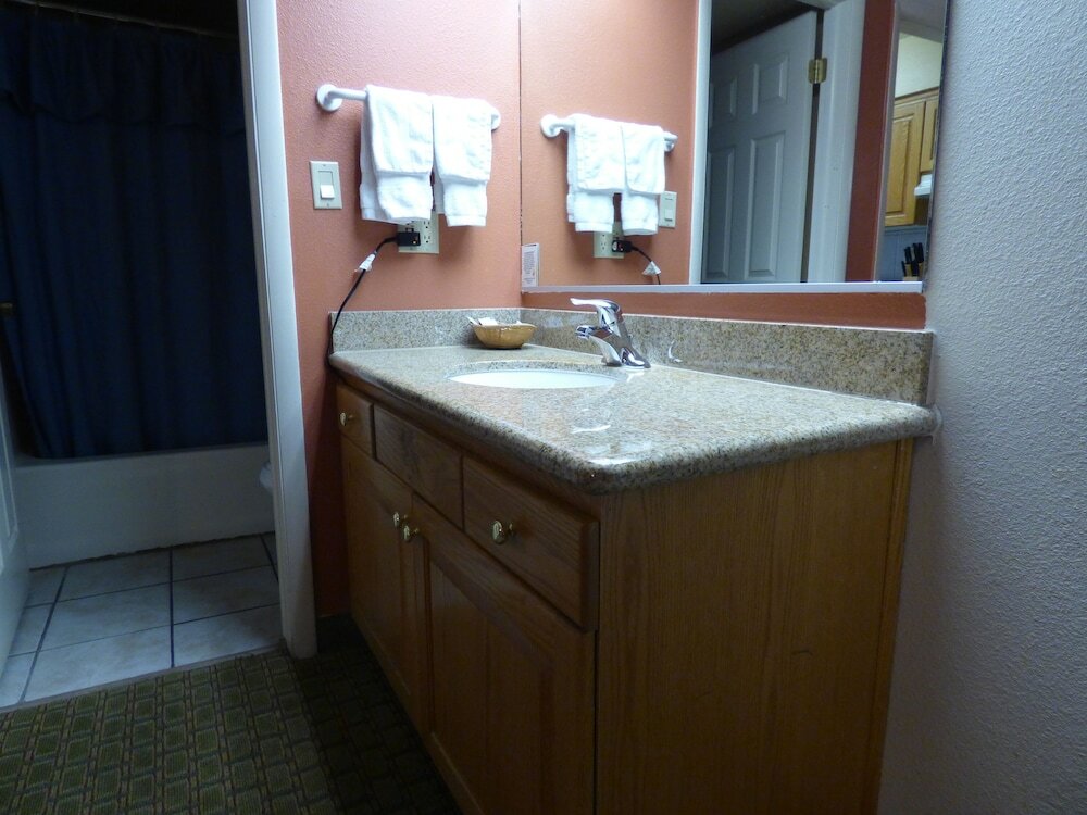 Фото Coronada Inn and Suites