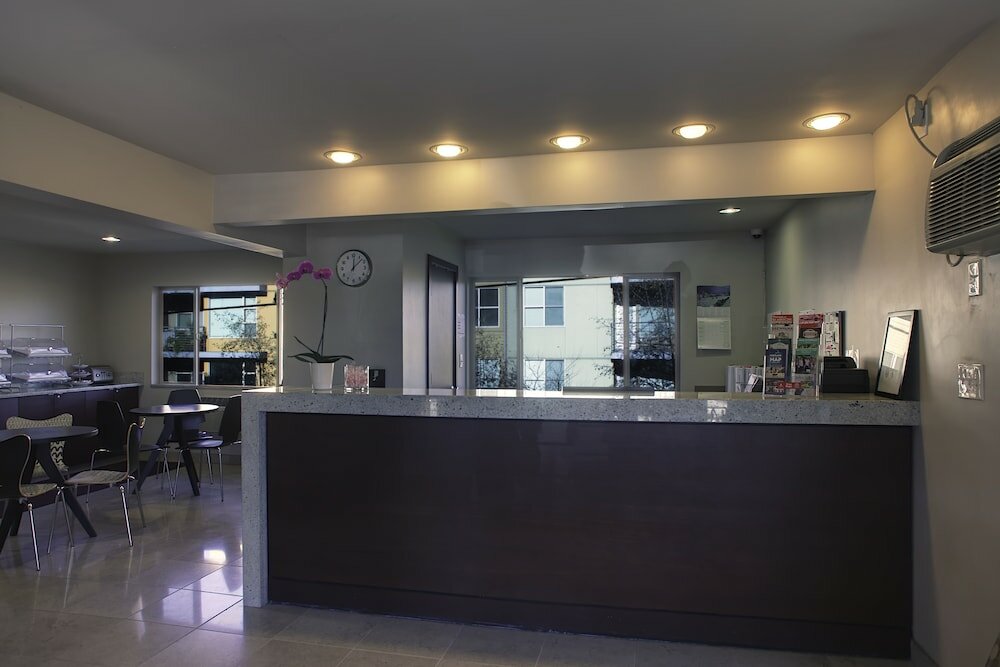 Фото Aladdin Inn & Suites