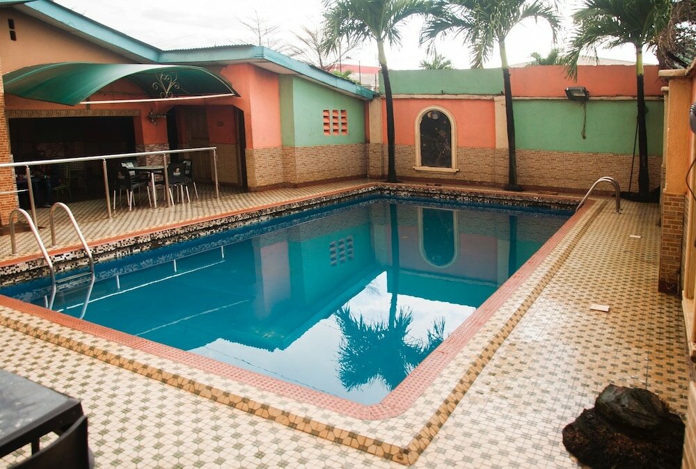 Фото отеля 2