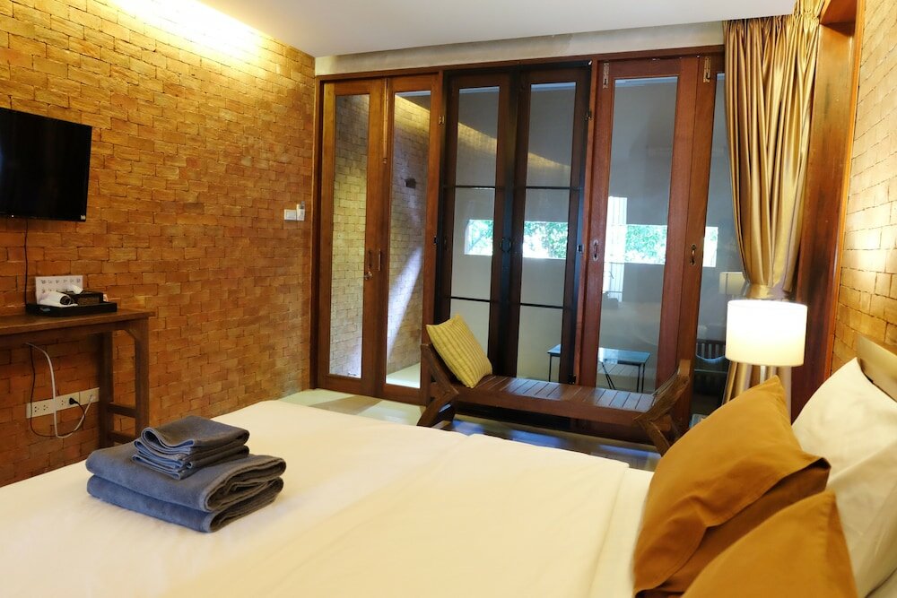 Фото The White Elephant Home