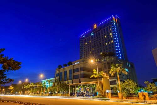 Внешний вид отеля The Light Hotel Penang в Перматанг-Пауһ, фото 1