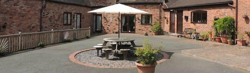 Hotel The Manor Coach House, England, photo