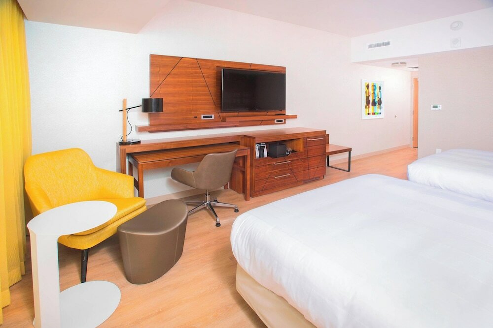 Фото Courtyard by Marriott Santa Monica