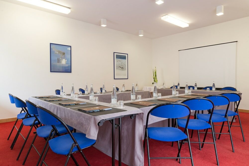 Фото The Originals Boutique, Hôtel Les Strélitzias, Antibes