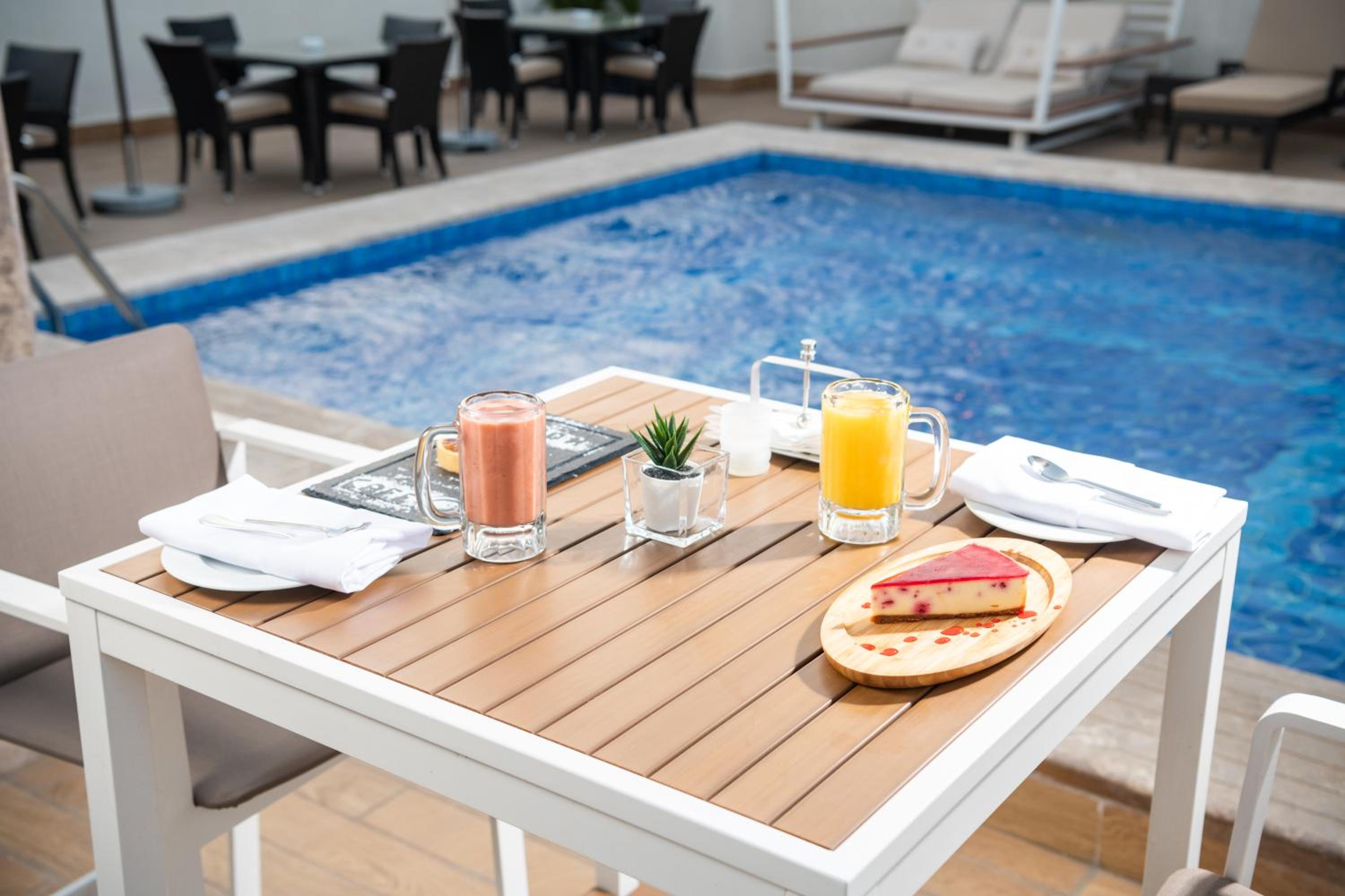 Фото Qamar Hotel Jeddah