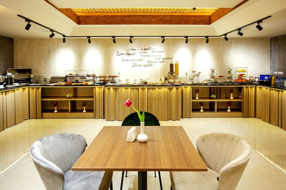 Фото Central Hotel Yerevan