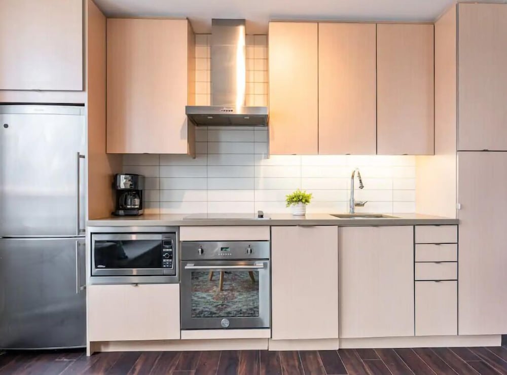 Фото Life Suites Loft - Cn Tower