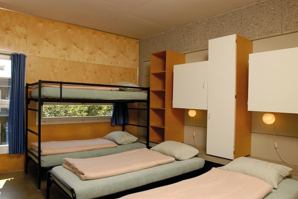Фото Lausanne Youth Hostel Jeunotel