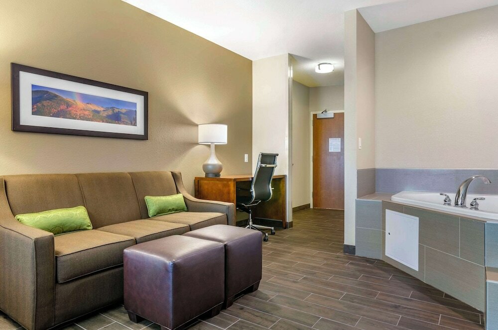 Фото Comfort Suites Helena Airport