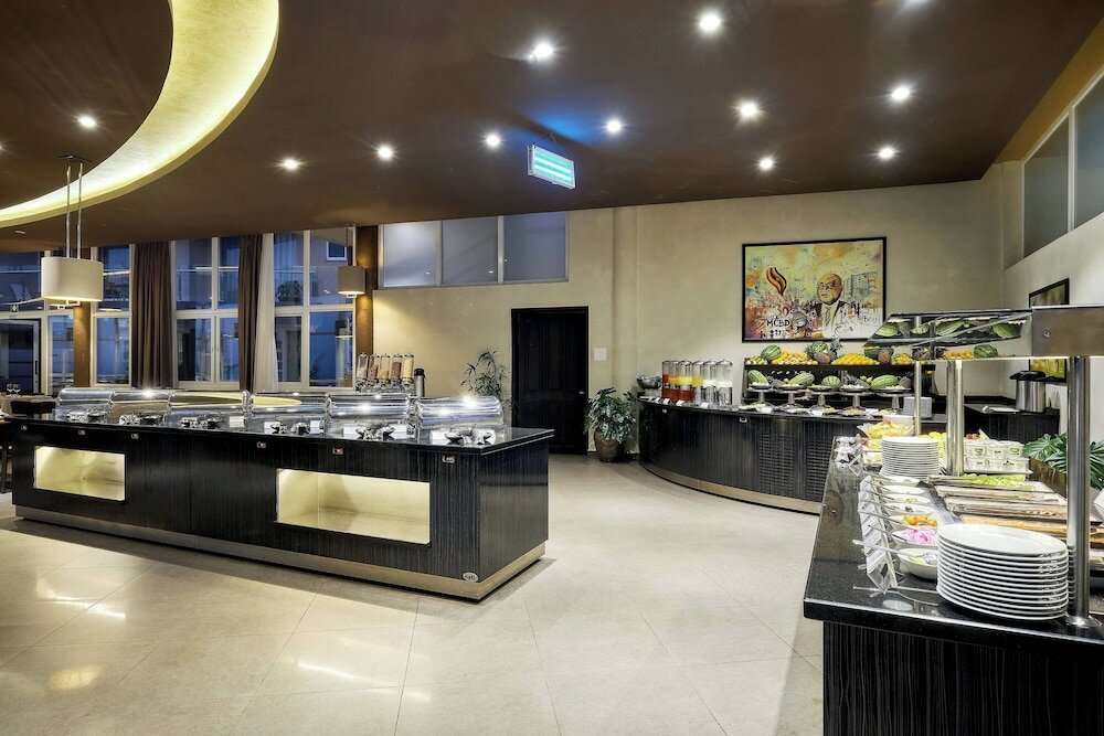 Фото Отель Protea Hotel by Marriott Kampala Skyz