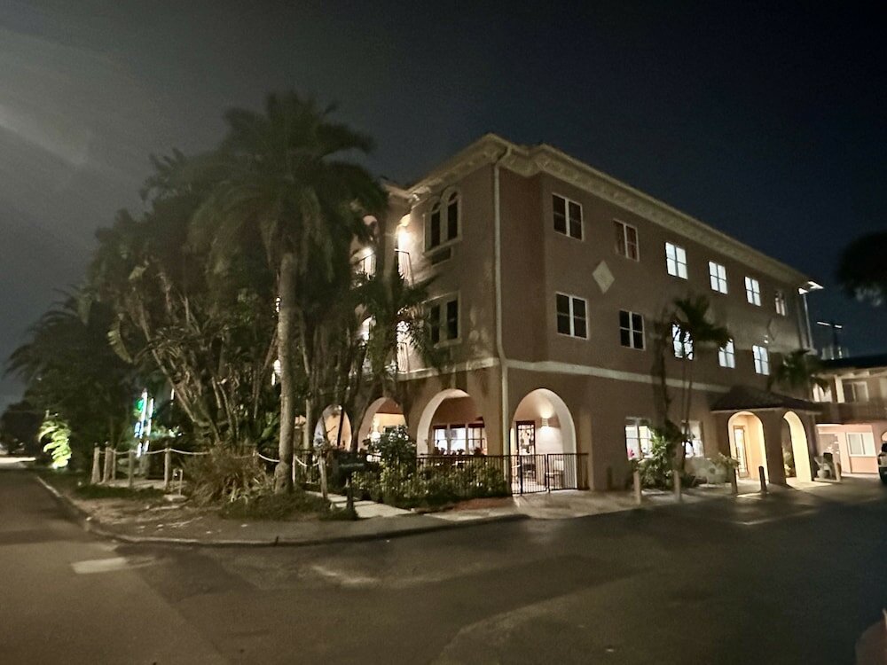 Фото Tahitian Inn